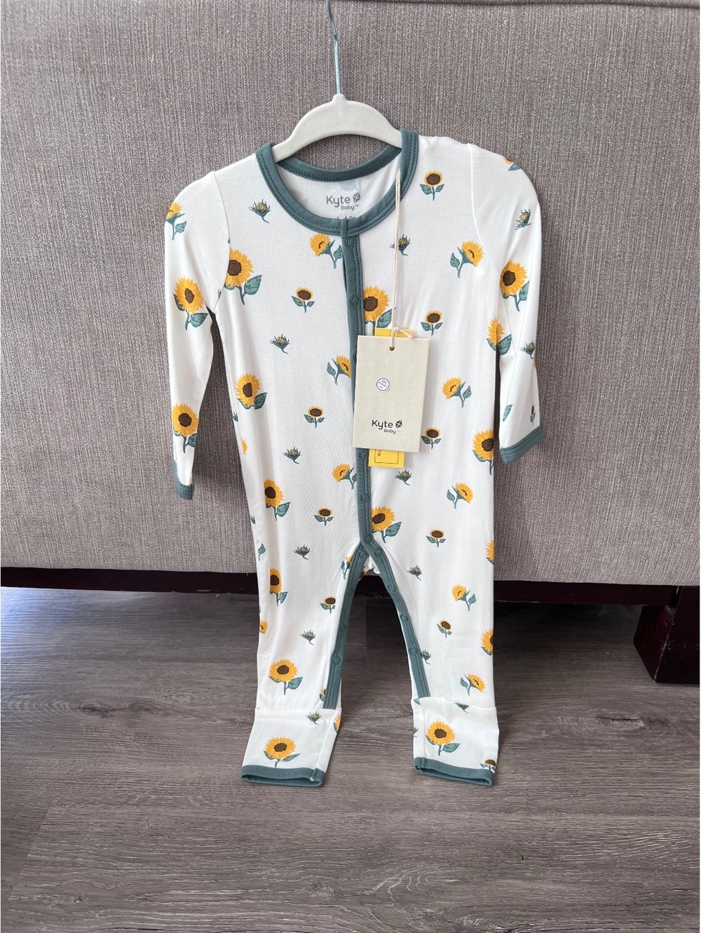 Kyte Baby sunflower snap romper 6-12 months